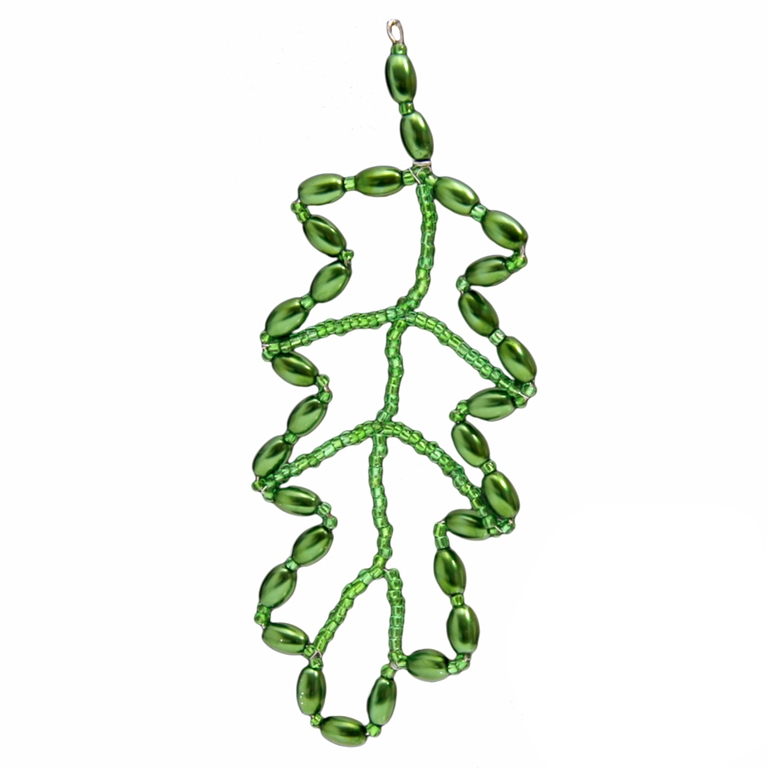 Vánoční ozdoba korálková ve tvaru zeleného dubového listu